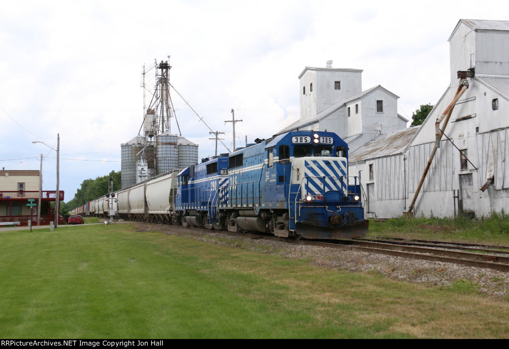 A pair of GLC GP35's provide the power for OSTN